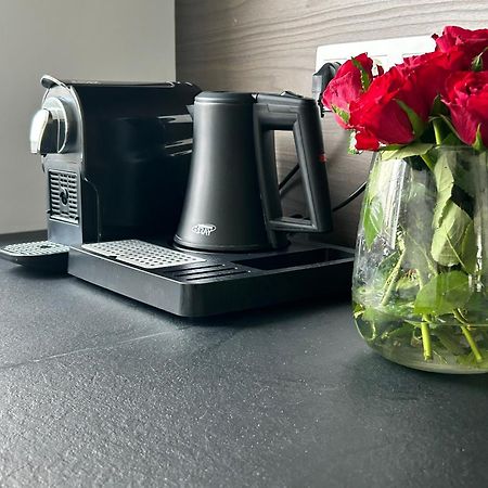 Phoenix Garden Apartment Монс Екстериор снимка