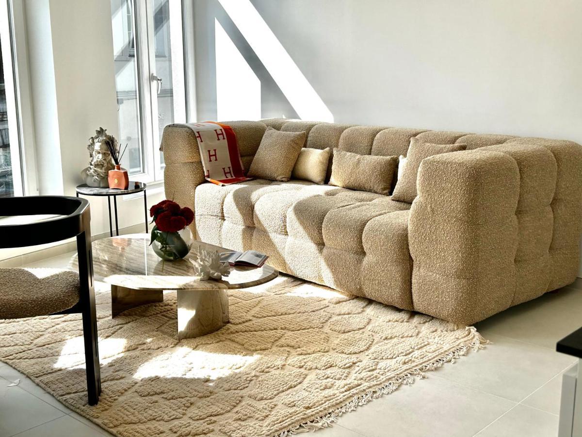 Phoenix Garden Apartment Монс Екстериор снимка