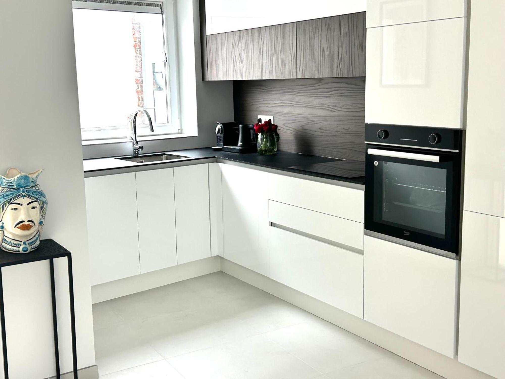 Phoenix Garden Apartment Монс Екстериор снимка