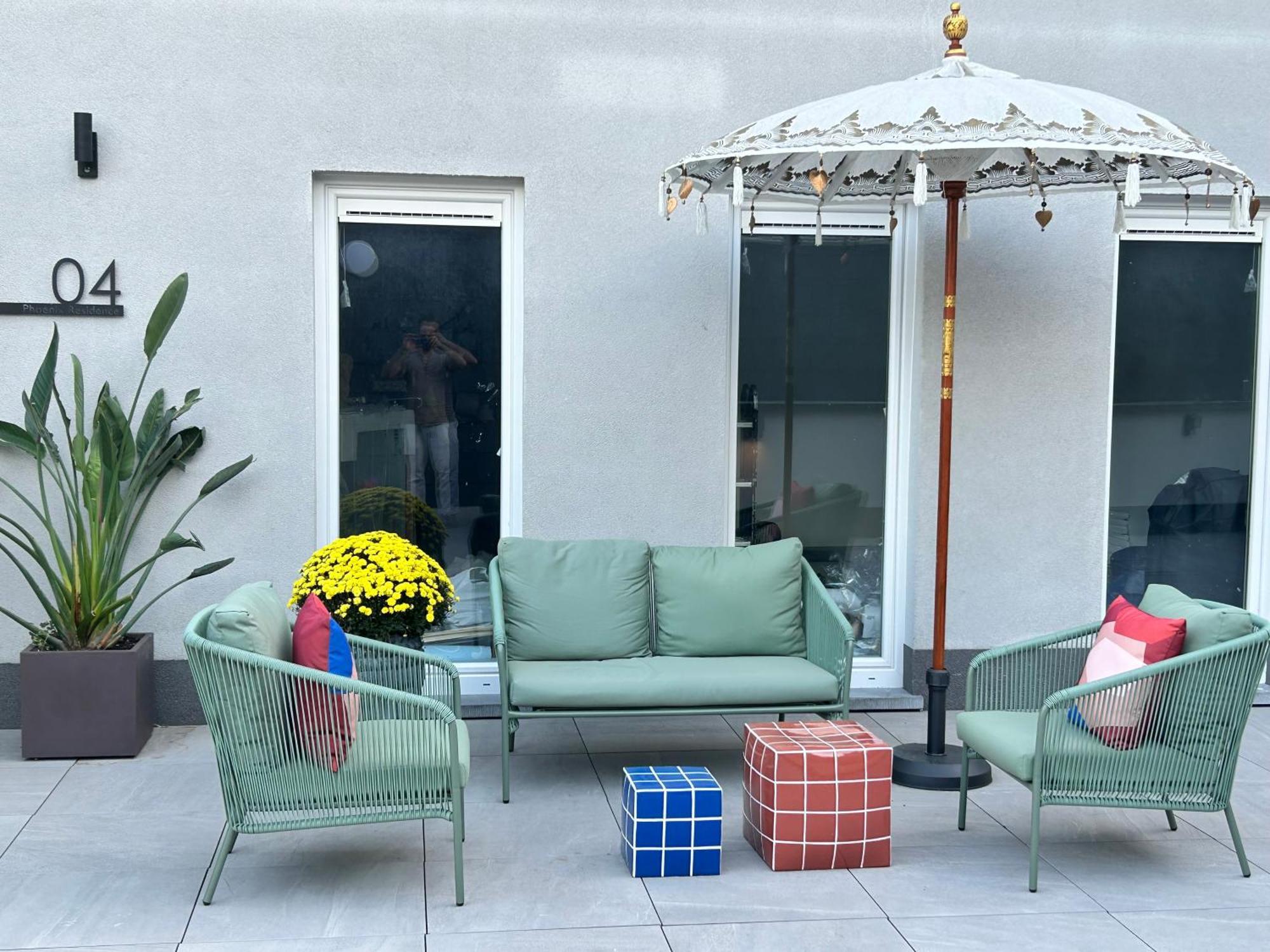 Phoenix Garden Apartment Монс Екстериор снимка