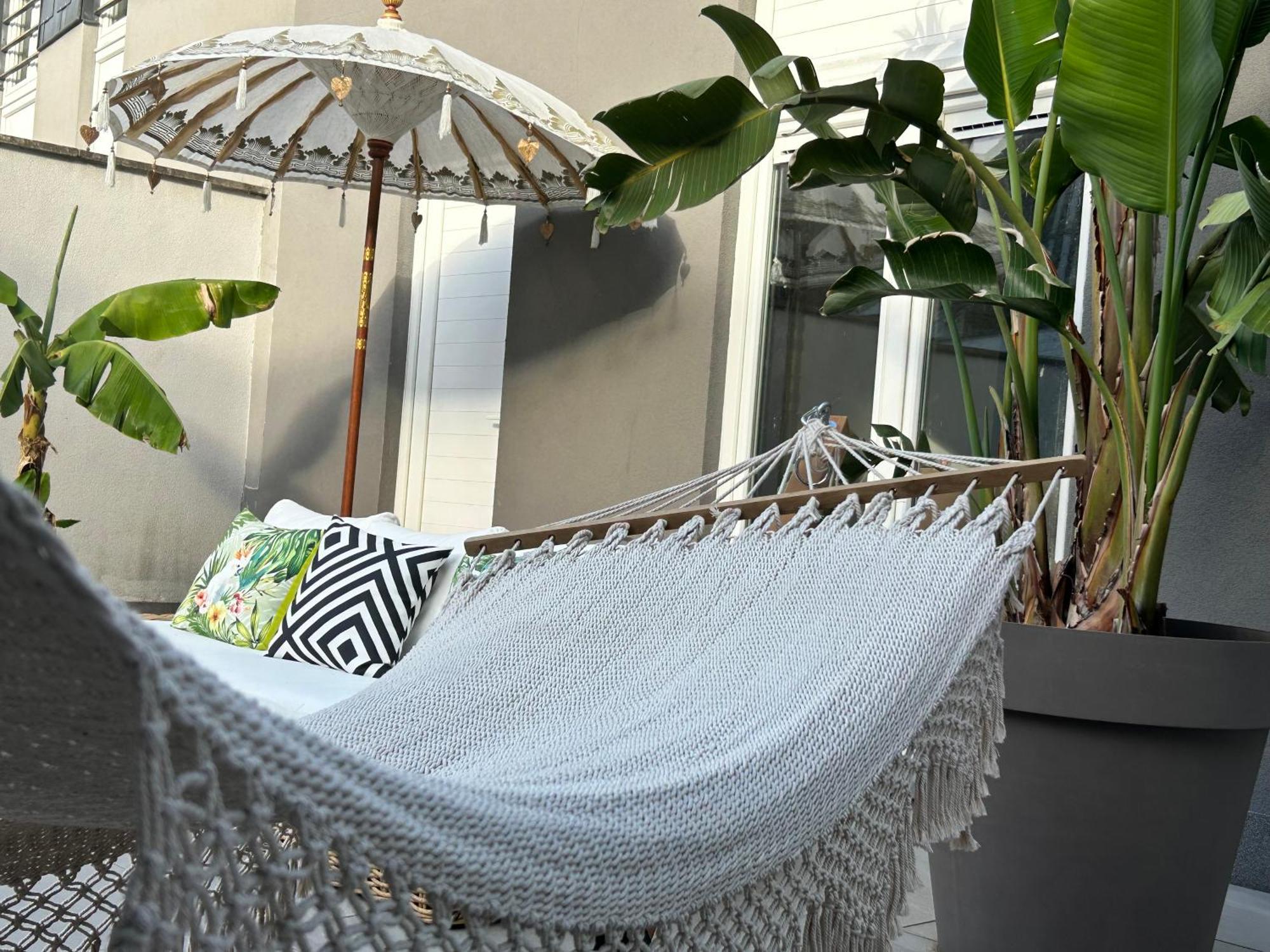 Phoenix Garden Apartment Монс Екстериор снимка
