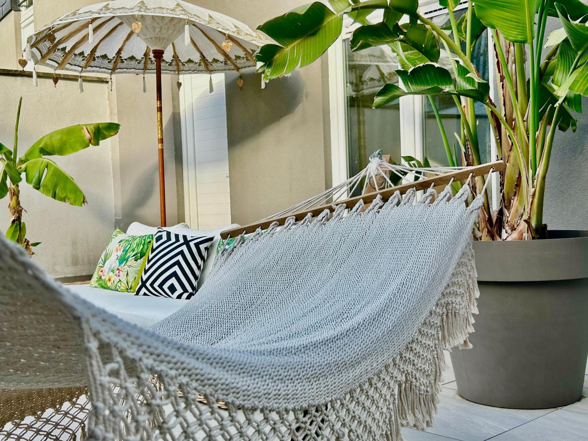 Phoenix Garden Apartment Монс Екстериор снимка
