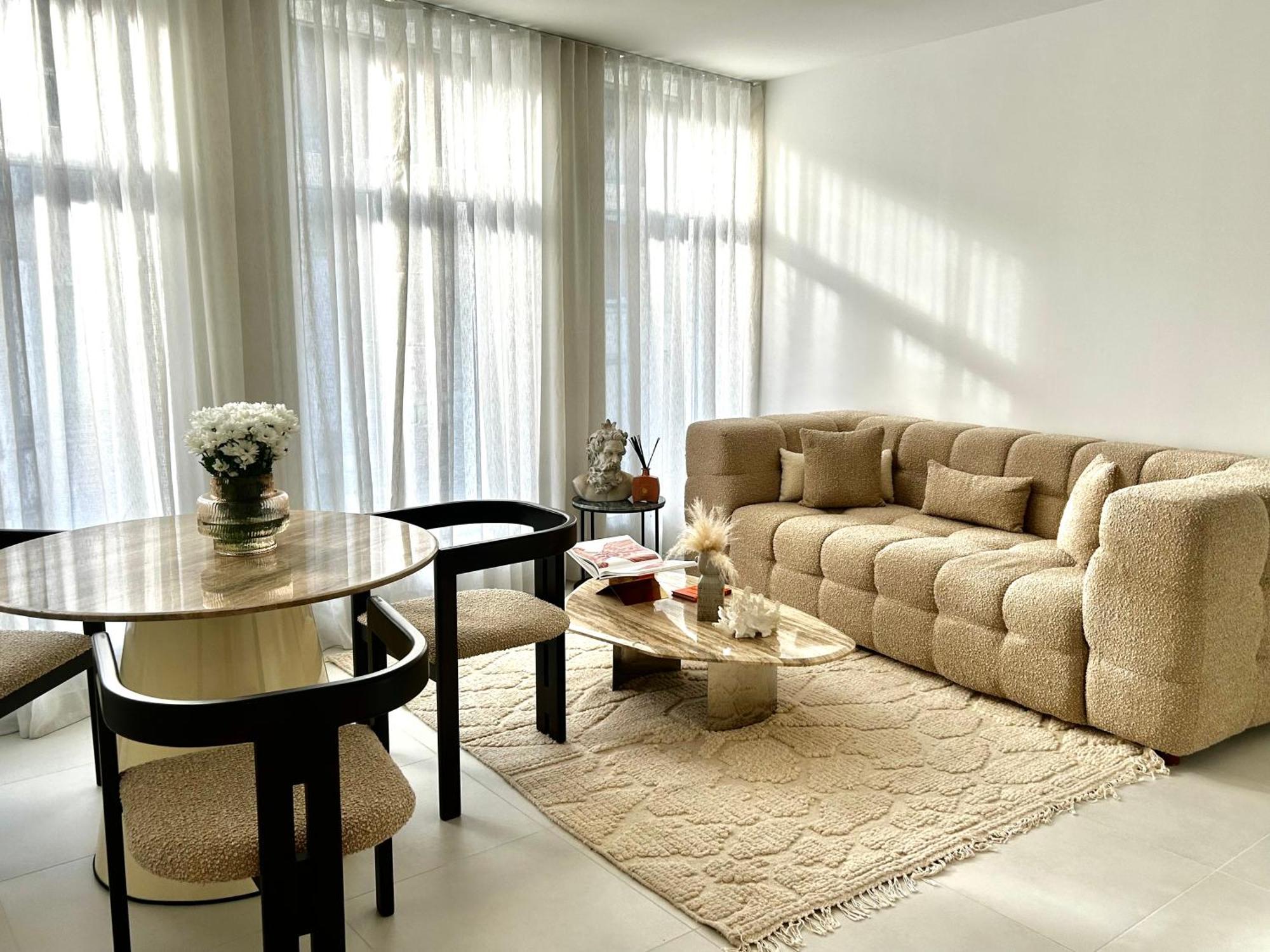 Phoenix Garden Apartment Монс Екстериор снимка