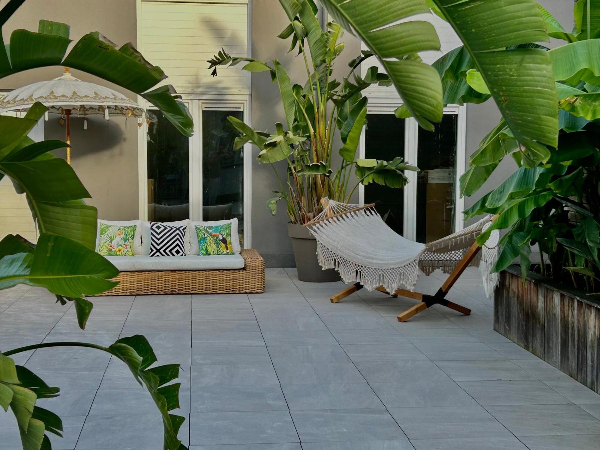 Phoenix Garden Apartment Монс Екстериор снимка