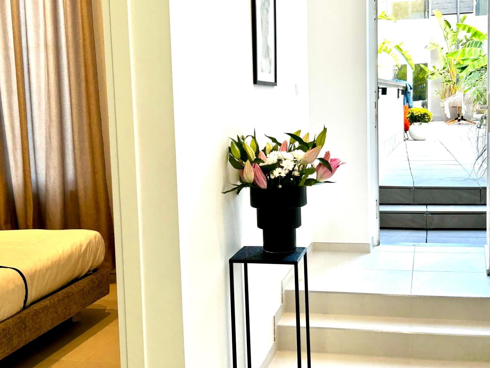 Phoenix Garden Apartment Монс Екстериор снимка