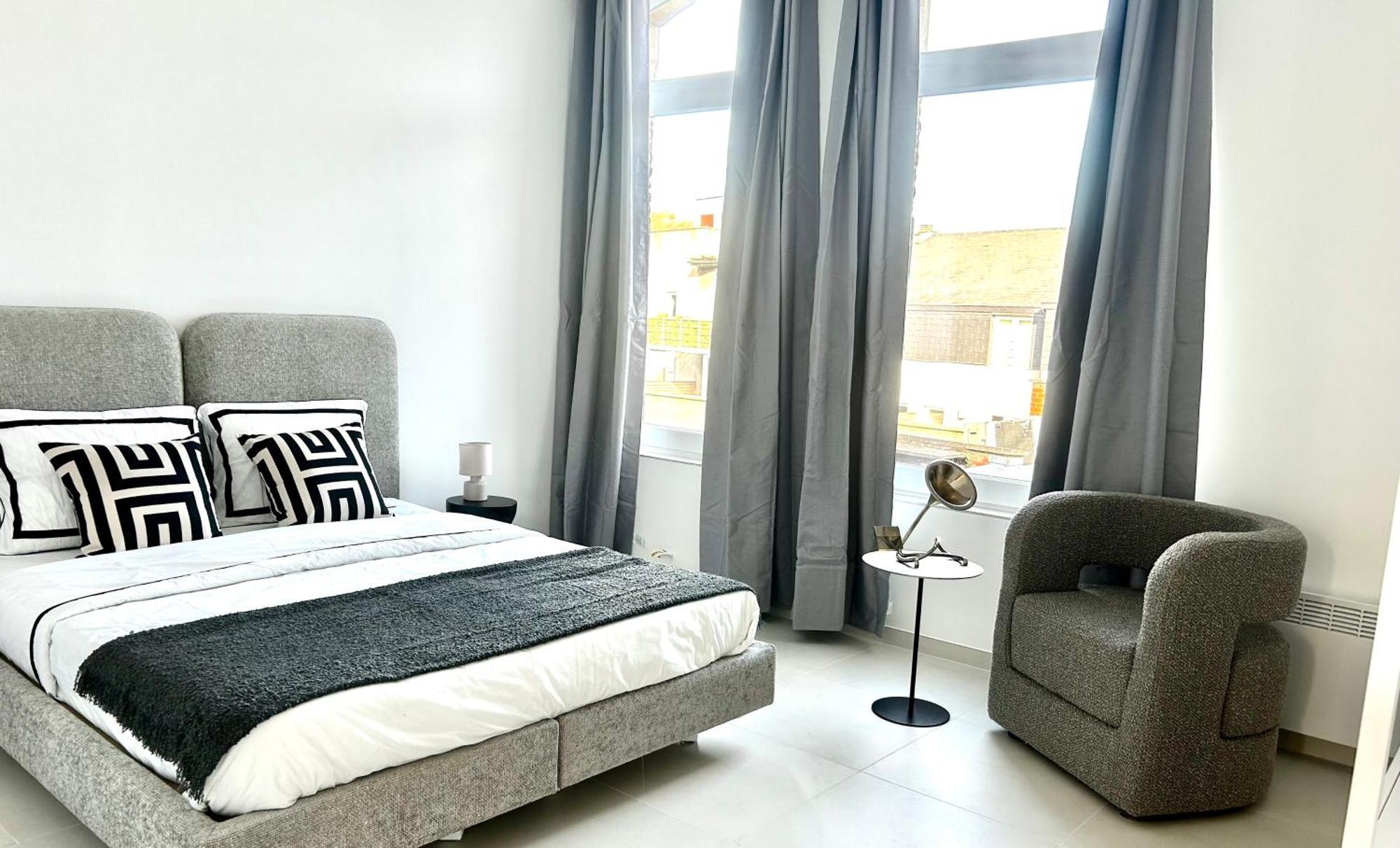 Phoenix Garden Apartment Монс Екстериор снимка