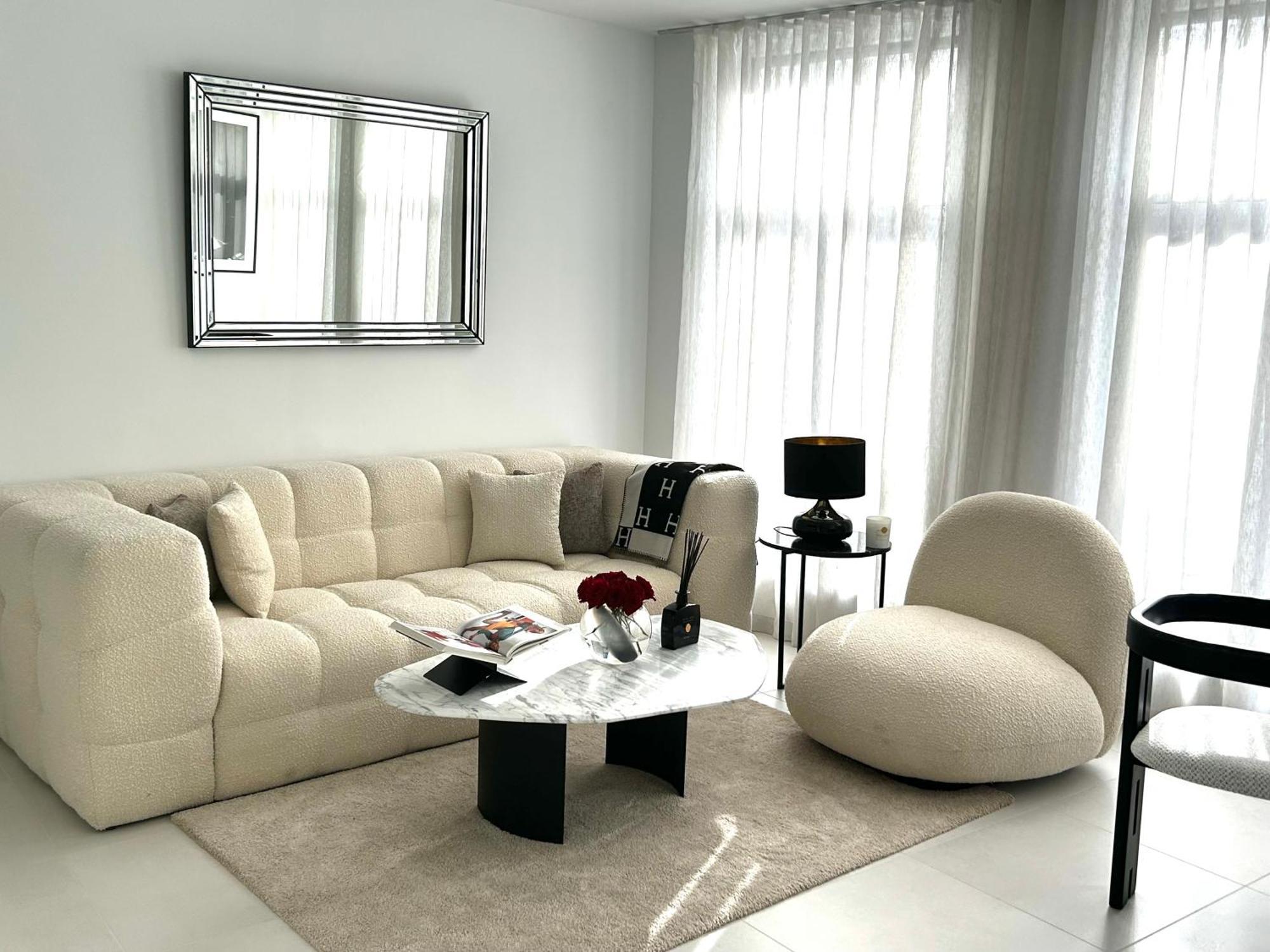 Phoenix Garden Apartment Монс Екстериор снимка