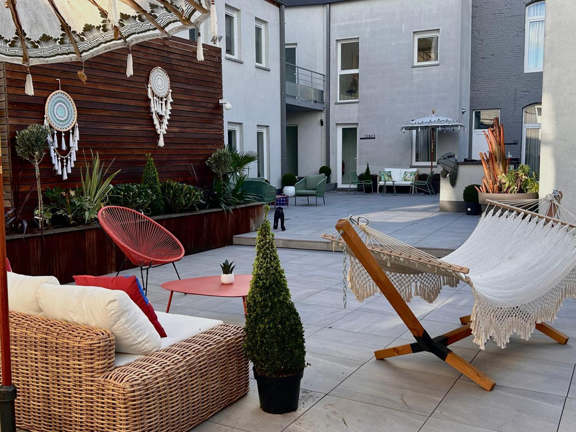 Phoenix Garden Apartment Монс Екстериор снимка