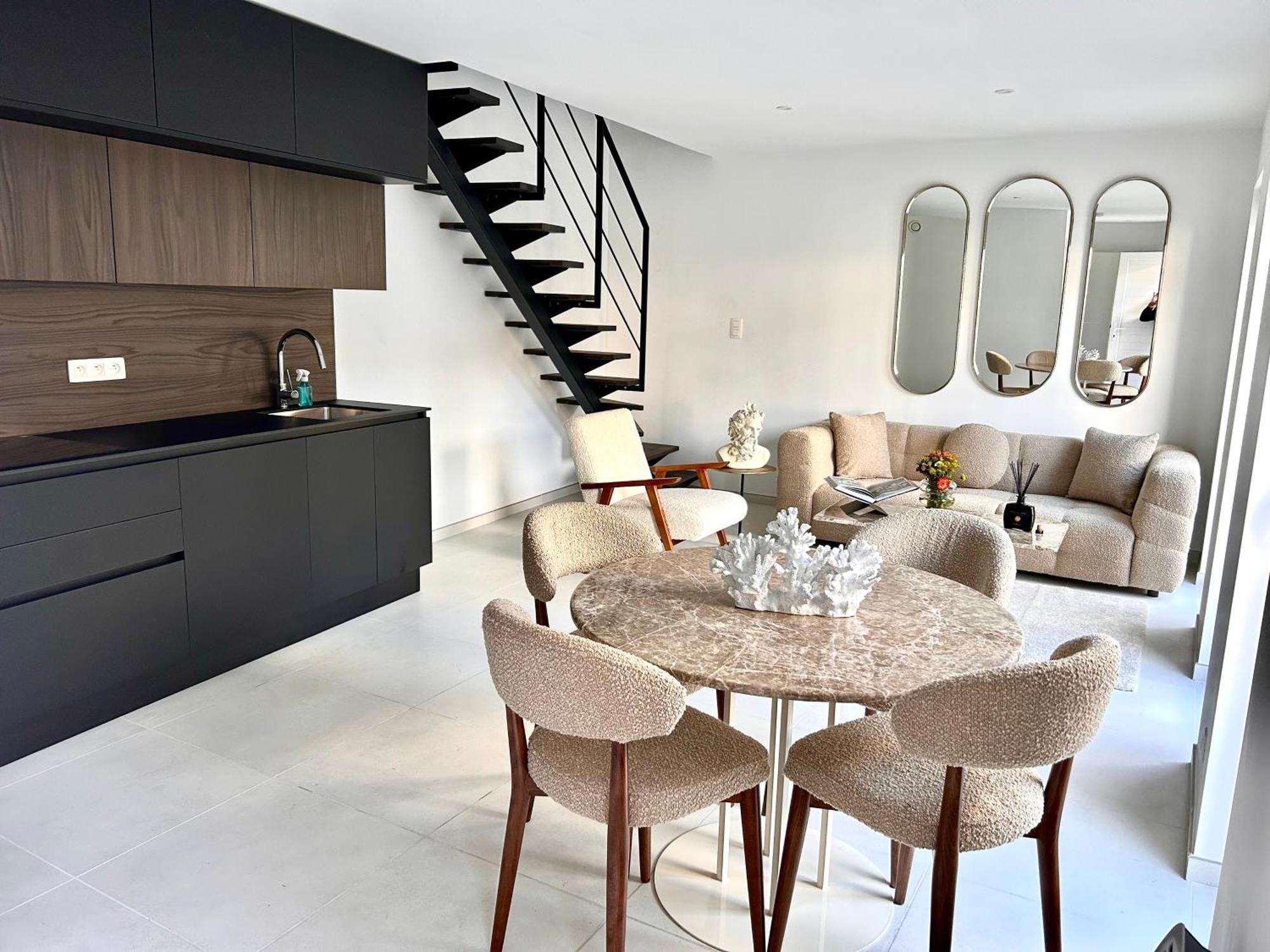 Phoenix Garden Apartment Монс Екстериор снимка